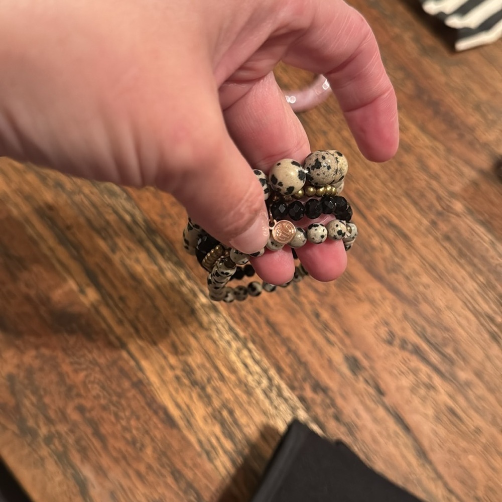 Black and white bracelet set - Picture 4 of 4